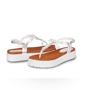 NWT AZALEA WANG ADMIRE-SILVER FLAT SANDAL